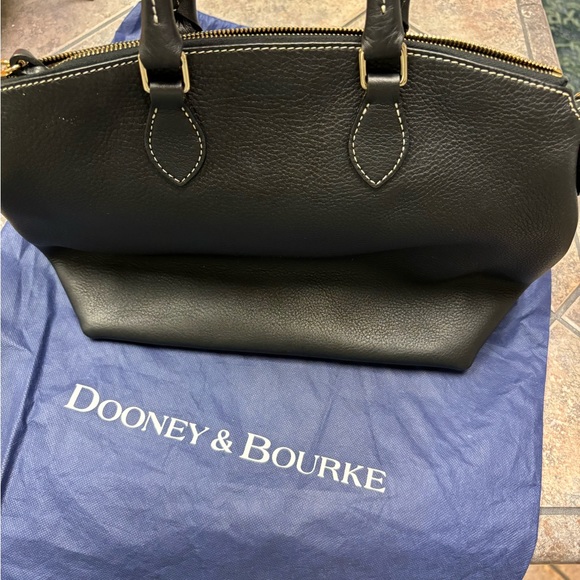 Dooney & Bourke black purse,comes with cover bag. Has 2 pockets outside NWOT, - Picture 4 of 4